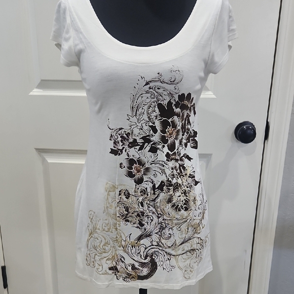 FANG Tops - FANG Cream Colored Cap Sleeve Floral Print Tee size Medium